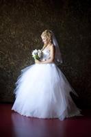 свадебные платья в ассортименте ...