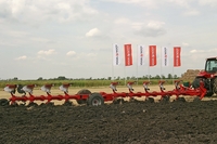 Полунавесные плуги Vogel&Noot.