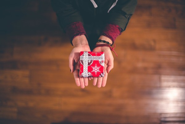 Gift-fk-unsplash