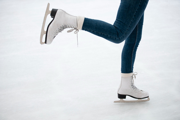 Skates-2150577616-freepik