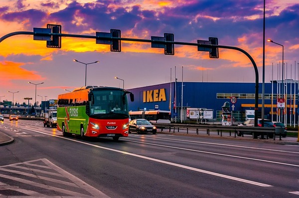 Ikea-road-g8a43a35dc_640