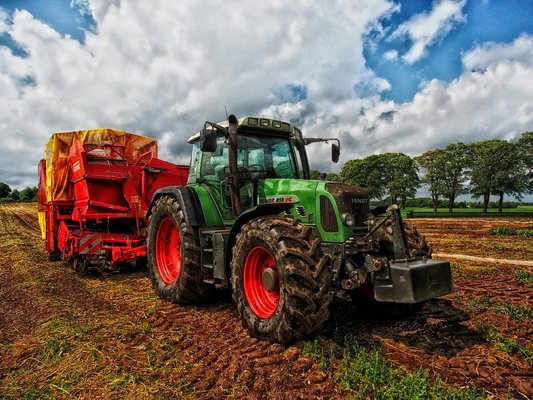 Tractor-385681_1280