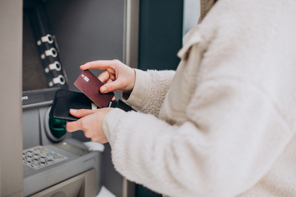 Bankomat-26335-freepik