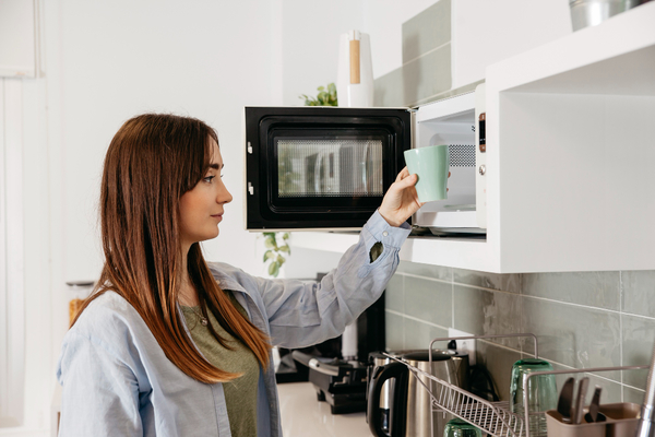 Microwave-oven-2147764664-magnific