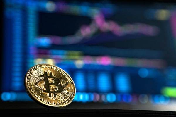 Bitcoin-andre-francois-mckenzie-igyibhdntpe-unsplash