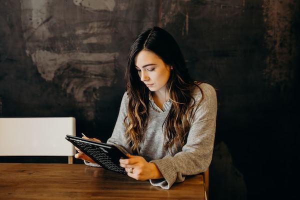 Docs-woman-pe-unsplash