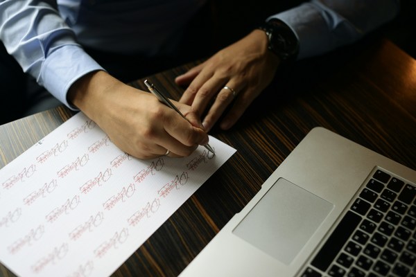 Businessman-vm-unsplash